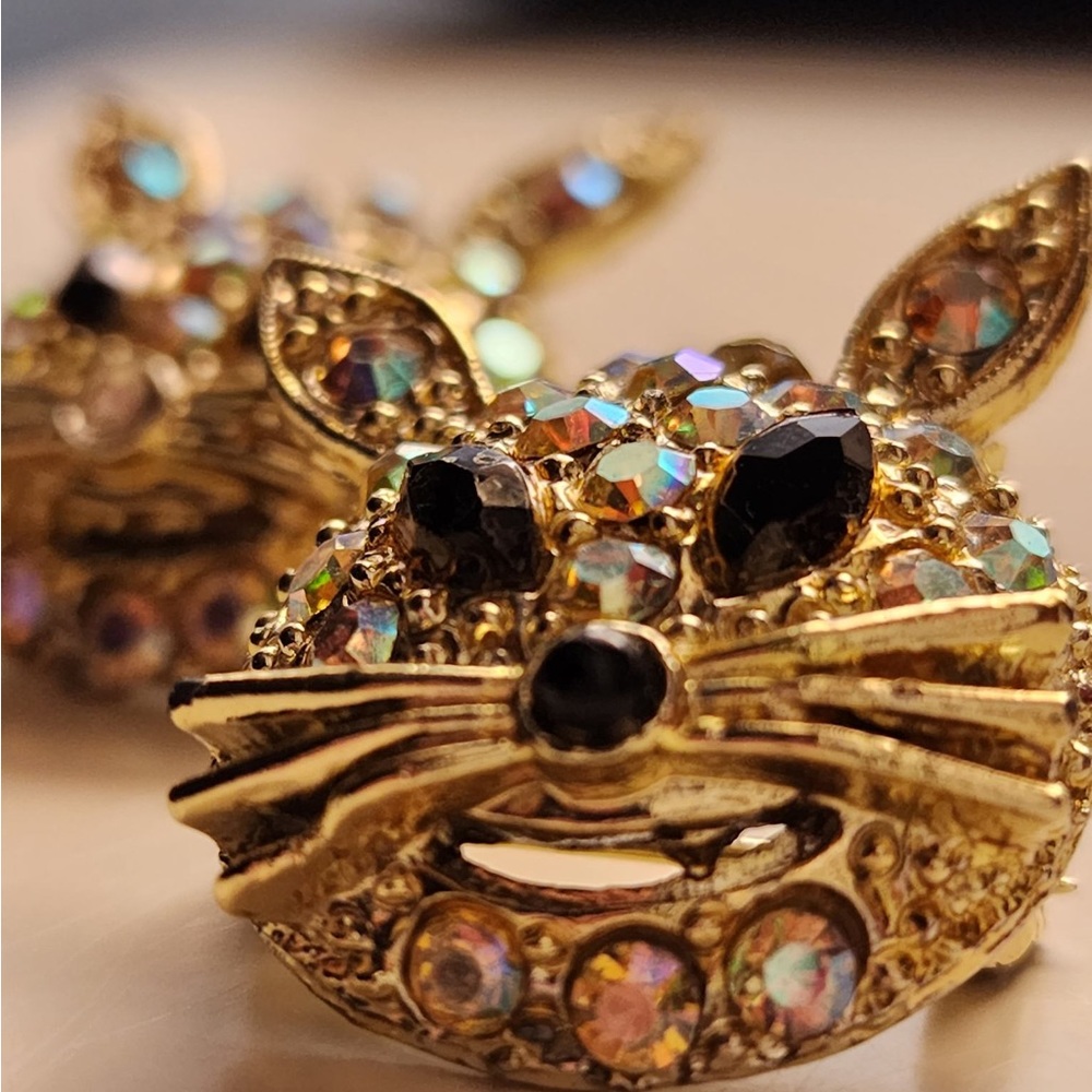 Vintage Matching cat pins. - Picture 4 of 7